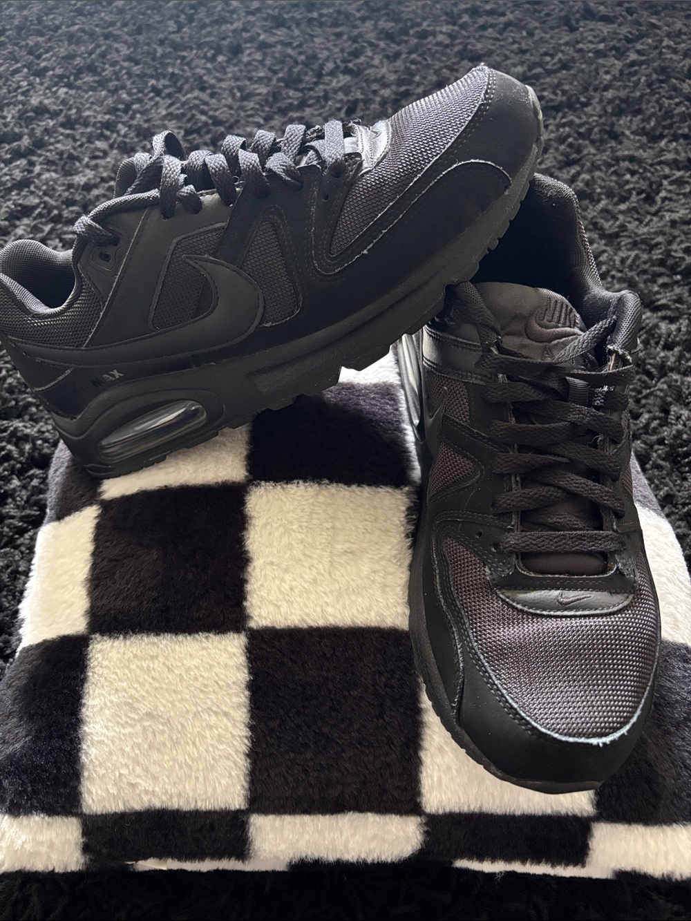 Nike Men’s Black Low-Top Air-Cushion Sneakers